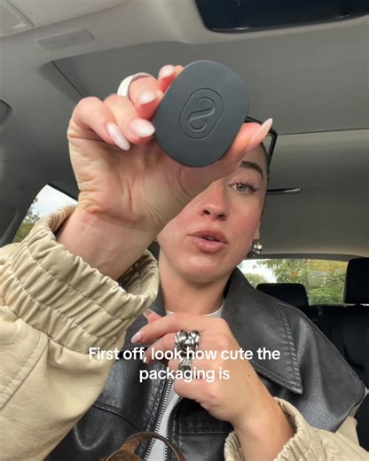 No bottles. No spills. Just a lingering scent that goes wherever you do. Meet The Solid Perfume — a sleek compact that melts into skin for a long-lasting, skin-close scent. Layered in the signature BRALESS™ scent of warm woods, soft florals, vanilla, and a touch of spice -- it’s sensual but grounding; intimate, but never overpowering. Every SIDIA product is crafted with the finest ingredients and a commitment to clean beauty. 🌱 Vegan ❎ No Silicone, Sulfate, Phthalate or Paraben 🌏 Sustainably C