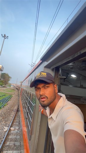 How many Trains pass in 1 Hour #shorts #travel