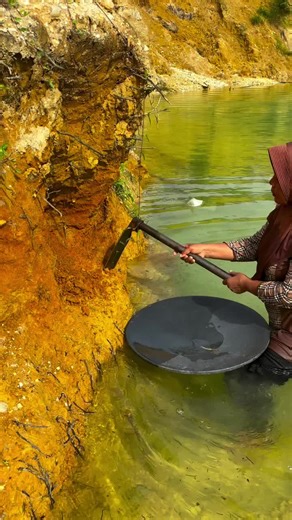 Gold Panning Techniques: Finding Treasure in River Walls