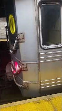 R46 (N) train arriving and leaving at 34th Street HS