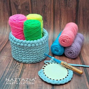 Crochet basket, quick and easy, made using a wooden base! | Naztazia