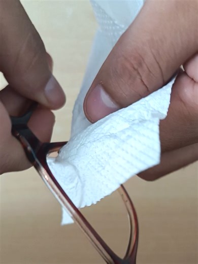 El mantenimiento en tus lentes es importante 🤓 Ya sea que uses de metal o pasta 👓 #Lentes #optica #lensexpressopticas #viral #fyp