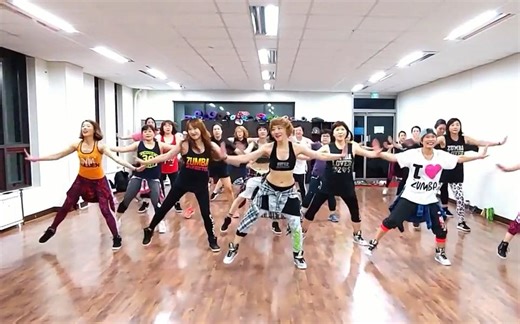 10分钟尊巴Zumba跳得真Happy，老师特别有活力！