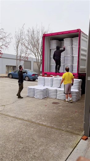 #timelapse #unloading #shippingcontainer at the #snapstudio #warehouse