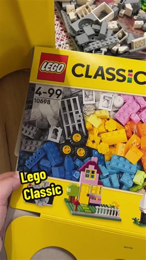 🎨 Kreatív idő LEGO-val. Építés, tanulás és játék egyszerre 🧠🧱 Tökéletes elfoglaltság gyerekeknek és felnőtteknek is! Nàlunk nagyon élvezik a gyerekek ahogy lépésről lépèsre kirakhatnak valamit.Bevallom nekem is van pàr,nagyon szeretjük!😍 #modern_housewife_kitchen #lego #legoclassic #children #foruyou