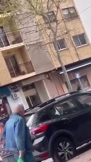 In Spain, asylum seekers steal from a fruit shop and try to escape, but the owner chases them, captures them, and takes them to the police station.
