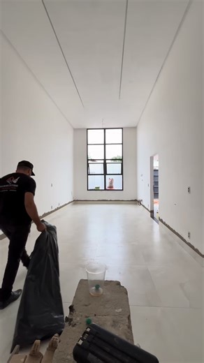 36K views · 6.2K reactions | Um bom profissional tem sim o seu valor #pintoremanapolis #clientes #professional #trend #trending #obra #pintorprofissional #pintura #audioemalta #construçãocívil #reels #feed | Cledson Castro | Facebook