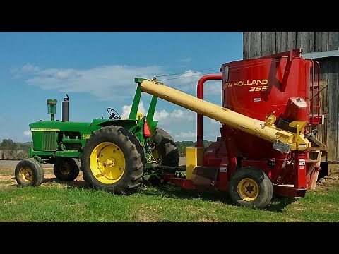 Grinding Ear Corn For Cattle Feed With A John Deere 4020 And A New Holland 355 Grinder-Mixer