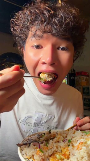 #รีวิวตรงตรง ข้าวขยำปลาทูร้านพี่โยอรุณี ข้าวสาร #โยอรุณี #นักชิมอาหาร #ข้าวสาร #asmr ￼