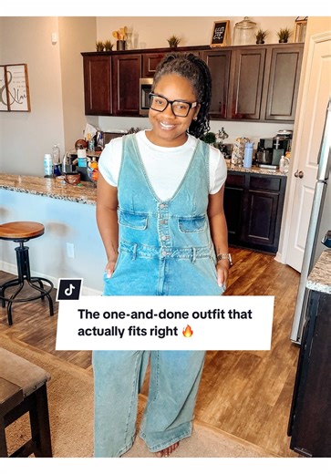 This denim jumpsuit is that girl. Flattering wide-leg cut, deep V neckline, and button-up detail all in one staple piece. Style it up or down, layer it, own it. And yes… it comes in your size. 👏 ✨ Size 0–24 🎨 5 color options 🚚 Free shipping @ciderusa #JumpsuitSeason #DenimOnPoint #CiderOutfits #StyleStaple #shopcider