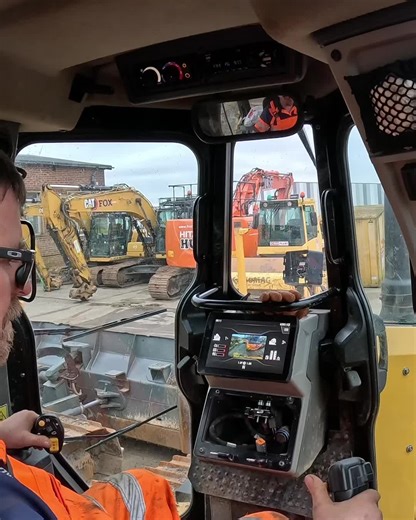 Reversing a CAT D5N onto a Stepframe Lowloader