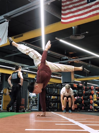 Split #circus #gym #handbalancing #calisthenics #breakdance