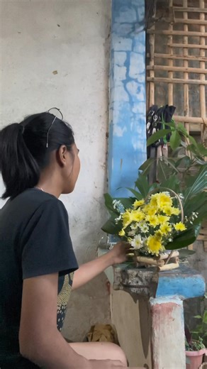 1.1K views · 43 reactions | First Time Making Sympathy Flower Baskets 懶懶懶 | Angel Grace Palec | Facebook