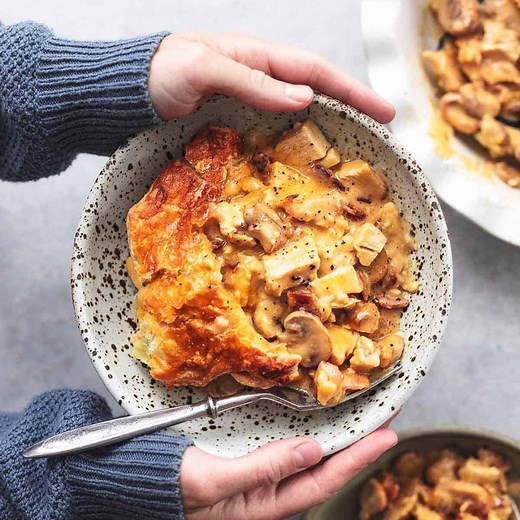 191K views · 1.9K reactions | CHICKEN AND MUSHROOM PIE- one of my favorite comforting dishes all done in under 1 hour! RECIPE: https://www.lecremedelacrumb.com/chicken-and-mushroom-pie/ | Creme de la Crumb | Facebook
