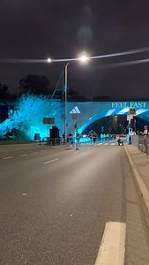 Wystartowali! Wizz Air Warsaw Praski Night Half Marathon! Trzymajcie się biegacze! Walczcie o życiówki i dobrze się bawcie 🏃 @polmaratonpraski @runnersofwarsaw PS oprawa świetlna robi wrażenie 🔥(2 i 20km trasy) | Bieganie.pl