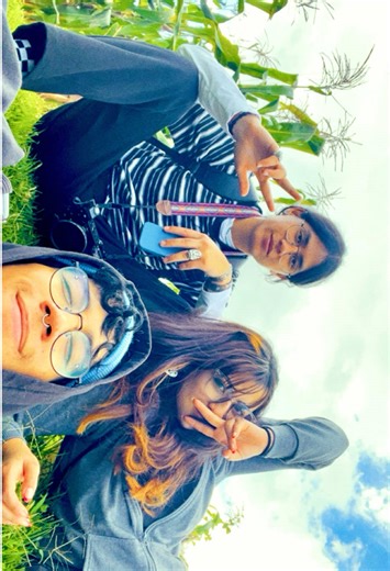 Empezamos a tomar las primeras fotos para la exposición. Recorrimos el centro de Cotacachi y también algunas comunidades. Cada fotografía forma parte de una historia sobre los oficios de las mujeres. DÍA 2 Pero todavía faltaba algo importante para completar este proyecto… • #ExposicionFotografica #EstudiantedeComunicacion #FotografiaCallejera #Cotacachi #diadelamujer