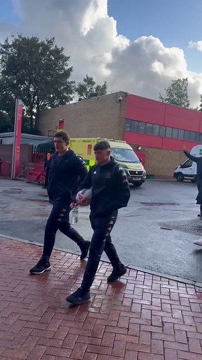 The Wigan Warriors fans in full voice as their players arrive at Old Trafford 🗣️ Watch the Super League Grand Final live on Sky Sports from 5pm 📺 | Sky Sports