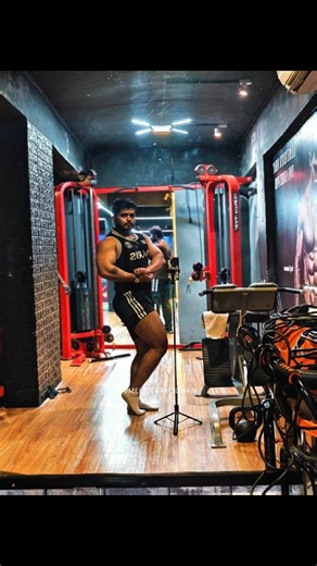Sumeet Suryodhan on Instagram: "Every workout ends, but the work isn’t over. After the last set, I stay back for posing practice—because bodybuilding isn’t only built with weights, it’s built with control. Holding the pose teaches mind-muscle connection, improves symmetry, and shows exactly what needs more work. Train. Pose. Repeat. Progress gets clearer every session. @sumeetsuryodhan | @flexwidsumeet 💁🏻 www.sumeetsuryodhan.com #sumeetsuryodhan #bodybuilding #gymlife #fitnessmotivation #physi