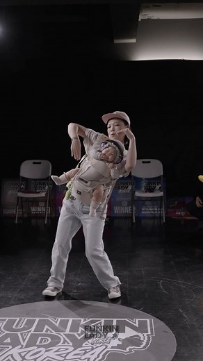 @funkinlady_kr on Instagram: "special mini concept battle “WAVE" side winner @blu_g_dancer ‍ #funkinlady #korea ✨"