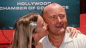 フィル・コリンズ、女優の娘リリーから誕生日のお祝い