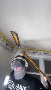 🤗🤗🤗🤗🤗🤗I’m no stranger to the ceilings! This here was an old stipple ceiling that we dustless removed and now are smoothing out with our smoothing blade! We rolled up our drywall compound! Keep it classy folks! #classy #satisfyingvideo #asmr #popcornceilingremoval #fyp | CallJamie Paintingdrywall