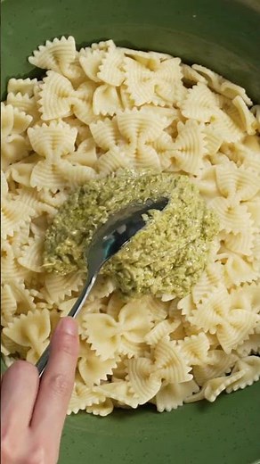 Cremiger Pesto Nudelsalat