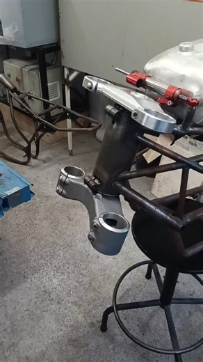 Bmw R100 replica race frame job done. Werk aan het Bmw R100 replica race frame is klaar. #vvmracing #bmw #motorcycle #motorcycleracing #spaarnwoude | vvmracing.com