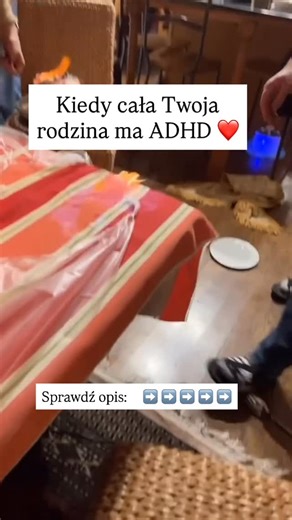 Marlena Woszczyk on Instagram: "Kto zna, ten wie 🙃 ADHD ma silny komponent genetyczny, ale to środowisko w dużym stopniu decyduje o tym, jak bardzo objawy dziecka będą nasilone. 🔬 Badania rodzinne i bliźniacze pokazują, że odziedziczalność ADHD wynosi około 70–80%. Wskazują na to m.in. klasyczne prace Thapar, Faraone, Larsson oraz zespołów zajmujących się genetyką psychiatryczną. To bardzo wysoki wskaźnik, ale ważne jest, jak go rozumiemy. Odziedziczalność nie oznacza nieuchronności ani stałeg