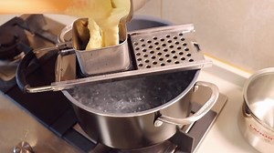 Watch HOW TO USE KEISSCO Spaetzle Maker Set on Amazon Live