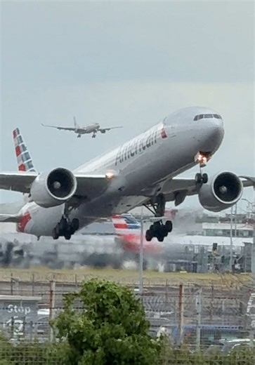 American Airlines Boeing 777-300ER Takeoff Video