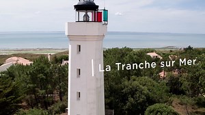 Survolez La Tranche sur Mer - Tourisme, déouvrez ses longues plages de sable blond et sa forêt. | En Vendée