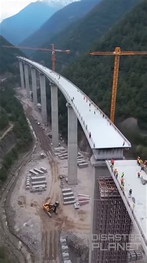 BRIDGE COLLAPSE DISASTER! 👷‍♂️ Construction Site Horror - Workers SCATTER as Bridge Falls!