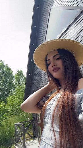 Outdoor Fashion Showcase: Stylish Summer Dress Ideas