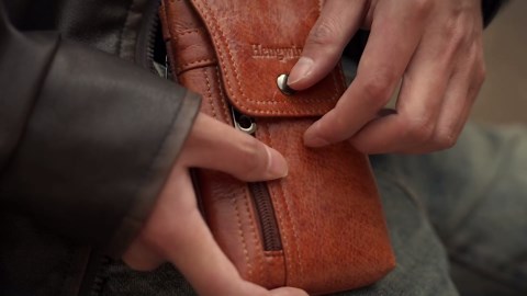 Hengwin Phone Holster Belt Case with Belt Clip, Genuine Leather Belt Pouch Cell Phone Holder Fit for iPhone 16 Plus 15 Pro Max 14 Pro Max Samsung Galaxy S25 Plus (Fit Cellphone with Case On) (Brown)