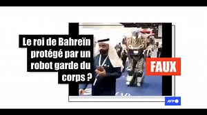 Non, cette vidéo ne montre pas le roi de Bahreïn protégé par un robot garde du corps
