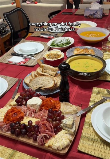 What a Viet family (who lives in Montreal, Canada) eats for the holidays 😅 #whatieat #vietnamese #holidays #homecooking