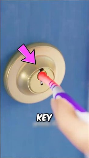 “Broken Key Stuck in Lock 😳 Try This Simple Trick to Remove It!”