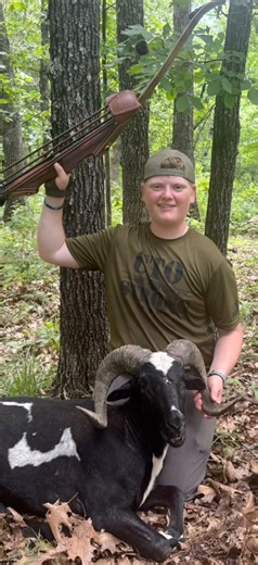 Exotic ram hunting with recurve! #jesus #crosstrailoutfitters #archery #foryou #bowhunting #awesome￼