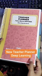 New Teacher Planner Deep Learning.Untuk perangkat ajar kumer ya bu, sifatnya sbg referensi bapak/ibu guru dalam merancang pembelajaran yg sesuai dgn sikon masing-masing murid dan sekolahnya dan pendekatan deep learning pemantauan nya menggunakan teacher planner ini🙏 Kami fokuskan ke teacher planner dan perangkat ajar sebagai bonus Teacher planner jenjang SD terdiri dari: 1. Template canva yg bisa diedit terdiri dari 80 halaman 2. Gratis perangkat ajar (prota promes modul ajar modul p5 cp atp KK