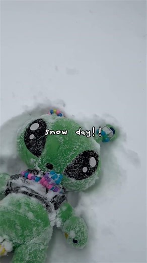 snow day with alien!! :D #shorts #ikea #ikeaalien #trend #trending #fypシ #snow #snowday #blizzard