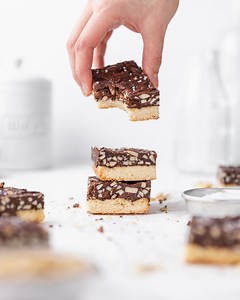 Chocolate Almond Shortbread Bars - Sweet Fix Baker