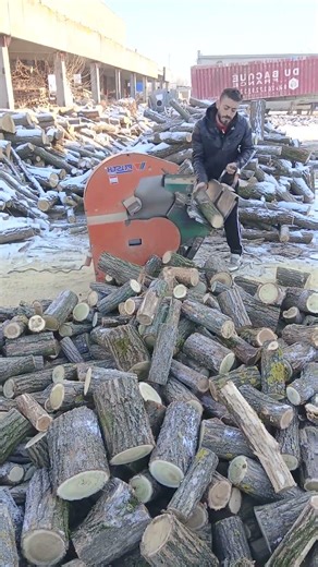 Fast and Safe Log Cutting into Firewood | Log Cutting Machine with Sliding Table