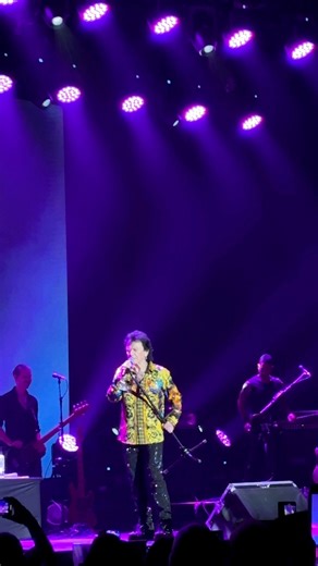 Air Supply performing their biggest hit “Making Love Out of Nothing at All” during their Cebu show earlier as part of the group’s 50th Anniversary Celebration | Manila Concert Scene