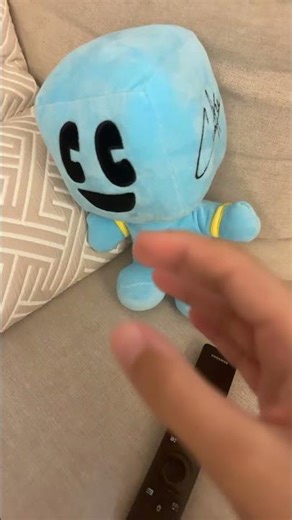 Bruh craftee wants to play in the sofa when i cook