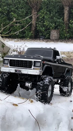 Traxxas TRX-4 RC Crawler Adventures on a Snowy Day