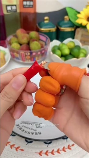 You Need This Thumb Knife Cutter for Gardening! 🌿 Harvest & Trim in Seconds 😍 #Shorts