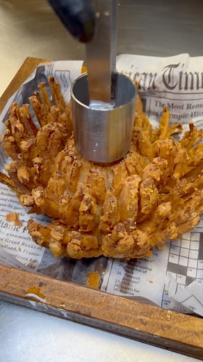 225K views · 285 reactions | Crispy Blooming Onion Core Cutter 暈 #bloomingonion #onion | Foody Fetish | Facebook