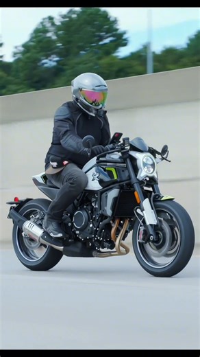 🔥 CFMOTO 700CL-X SPORT – SEMANGAT CAFÉ RACER YANG SEBENAR! 🔥 Kini ditawarkan pada harga hanya RM 33,800! Dilengkapi mod Sport dan ECO, anda bebas memilih gaya tunggangan – sama ada santai atau agresif. Gaya klasik dengan teknologi moden, inilah mesin yang anda cari! ⚙️ Ciri Menarik: ✅ Enjin 693cc – 73.75hp & 68Nm ✅ Sistem Brek Brembo ✅ Suspensi Boleh Laras KYB ✅ Klac Slipper Pendikit Elektronik ✅ Mod Sport & ECO ✅ Lampu LED Penuh ✅ Reka Bentuk Café Racer dengan Handlebar Klip 📦 Harga Jualan: 