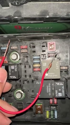 Auto startet nicht? 🔧 So testen Profis den Anlasser in Sekunden!