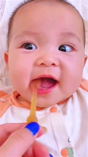 Milk Residue on Baby’s Tongue This Soft Silicone Brush Fixes It
